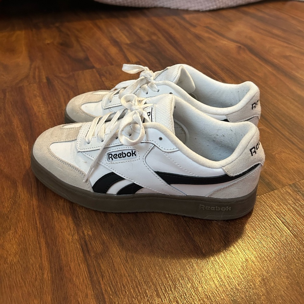 Women’s Size 9 Reebok Sneakers